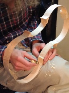 The rib structure garland receives some inside trimming before installing the linings and glueing to the back and belly.